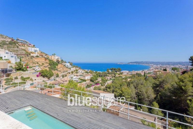 Modern and luxurious villa in one of..