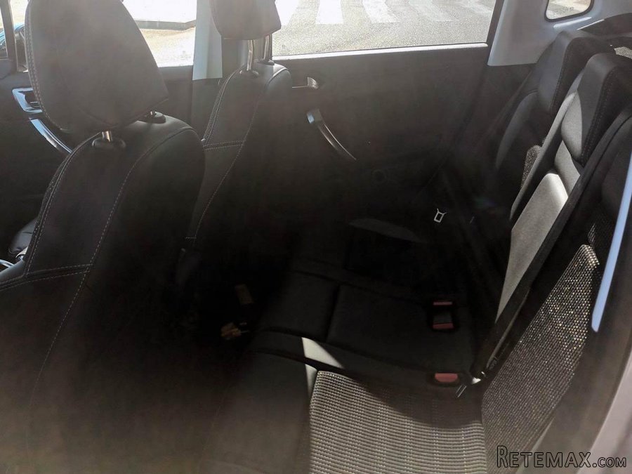 Peugeot 2008 1.6 HDi - 7