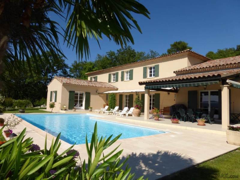 Large Villa With Garage And Pool