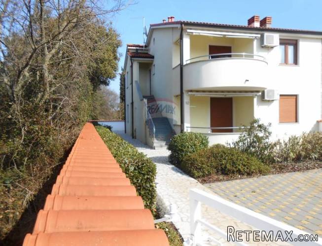 Istra,okolica Pule, Šišan, odlična dvojna kuća sa dva...