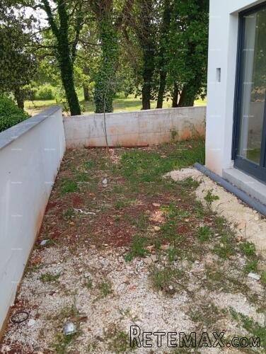 Prodaje se dvosobni stan s vrtom – Medulin
