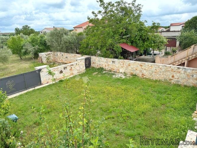 PRILIKA - KUĆA ZA RENOVACIJU S OKUĆNICOM U CENTRU VODNJANA - 3