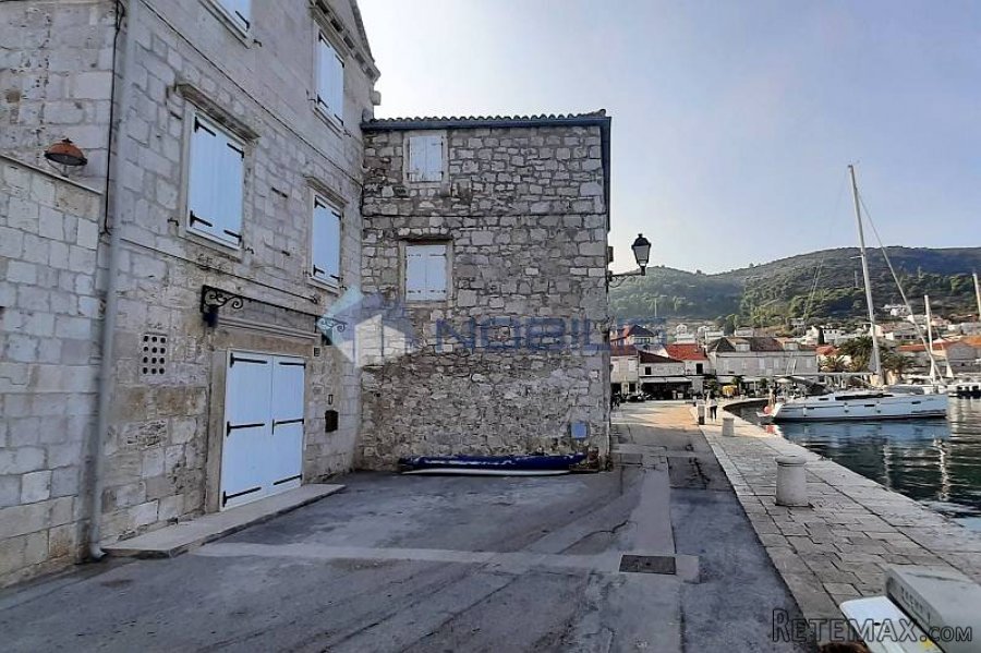 Vis, stara kamena kuća 237 m2, prvi red do mora HITNO! - 13