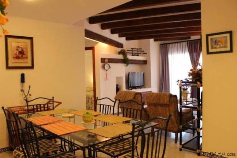 3 Bedroom 2 Bathroom Apartment In..