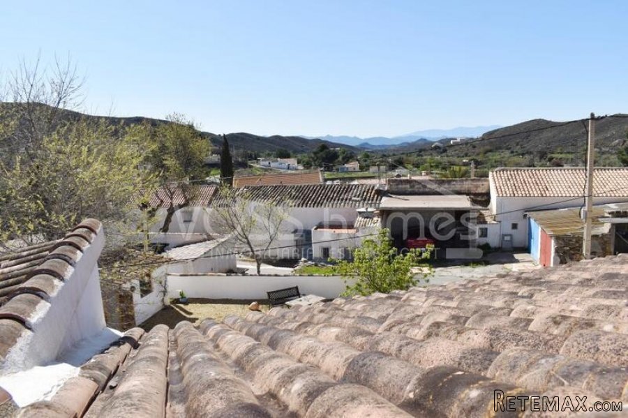 NEW & EXCLUSIVE TO VOSS HOMES - A beautifully & recently.. - 14