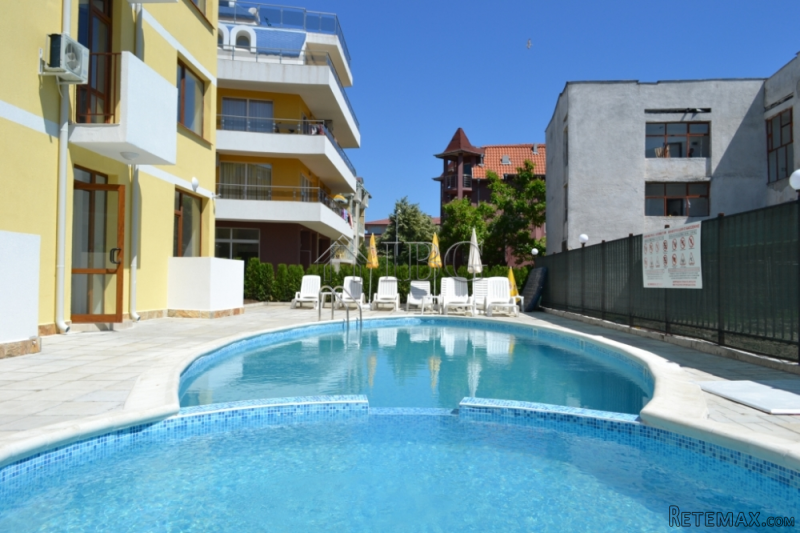 One bedroom apartment in Villa Flora..