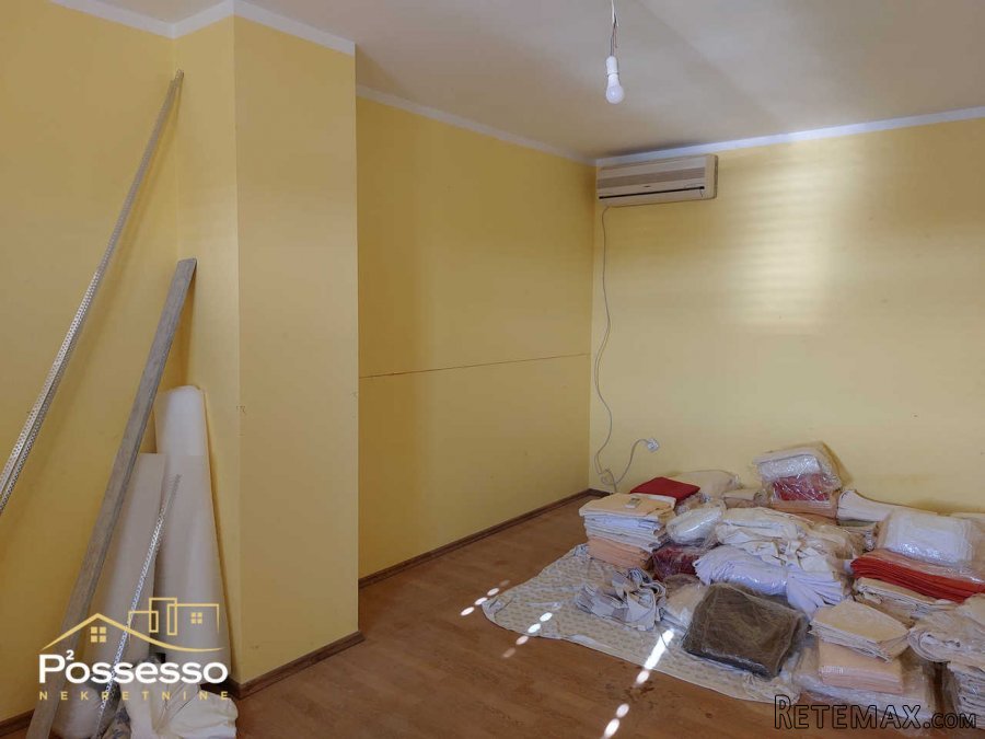 Svetvinčenat - 2 kuće s garažom i konobom - 18