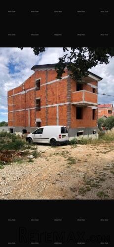Roh bau kuća u Peroju!