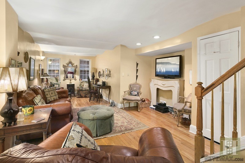 3 bedroom Apartment For Sale: 330 EAST..