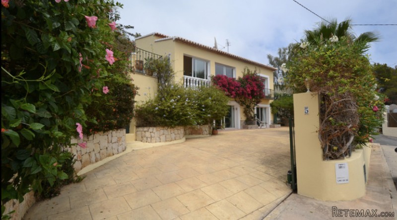 V1026 - South Facing 4 Bedroom, 3..
