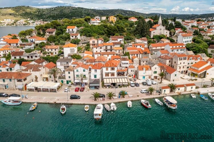 ROGOZNICA- MODERNO OPREMLJENA KUĆA U STAROM DIJELU MJESTA - 2