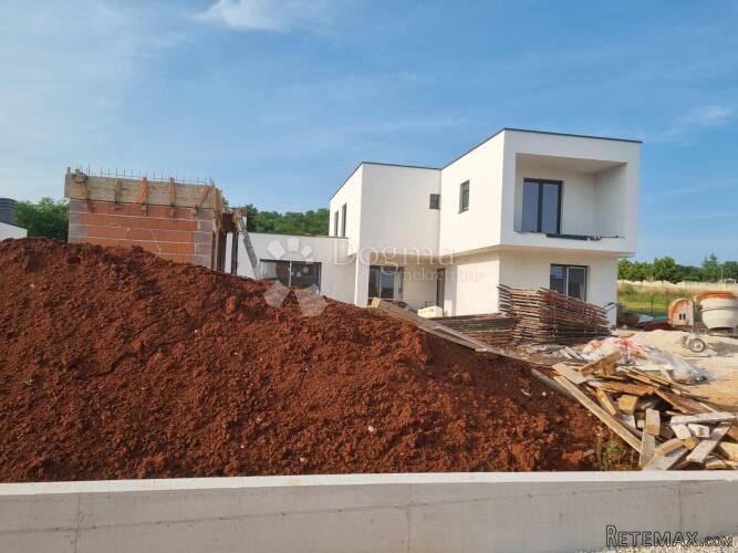 OBITELJSKA KUĆA U SRCU ISTRE - 3