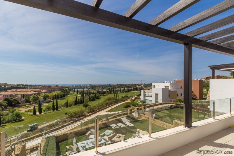 2 Bedroom Middle Floor Apartment
