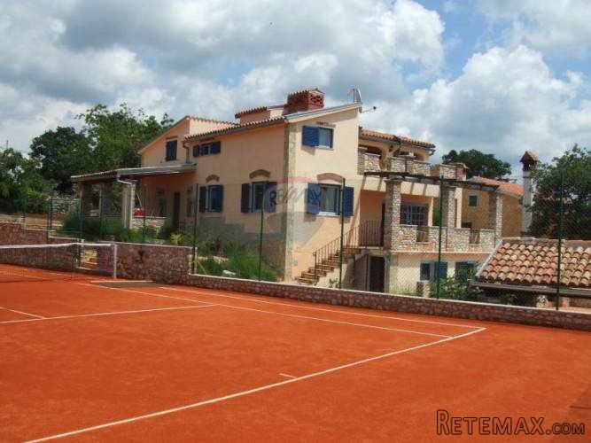 Luksuzna kamena Vila s bazenom i tenis terenom !!