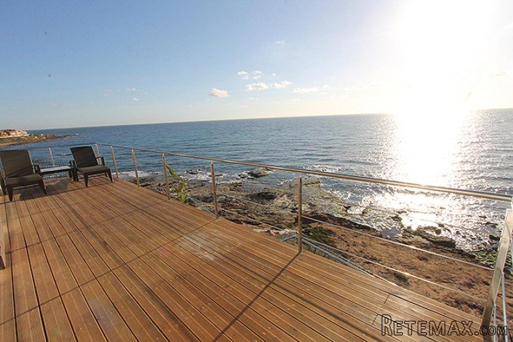This recently renovated villa is a real opportunity. You.. - 6