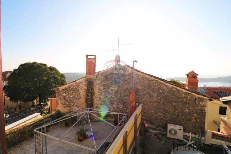 VRSAR-kuća u centru grada za renovaciju