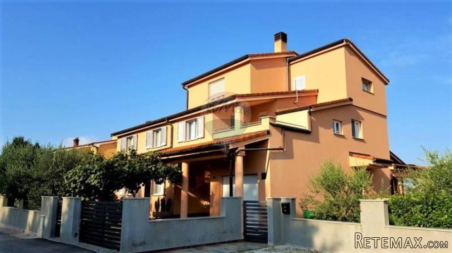 Istra,Štinjan,kvalitetna etažirana kuća sa pogledom na more - 2