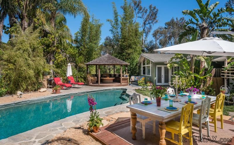 3 bedroom House For Sale: 1840 Barker.. - 2