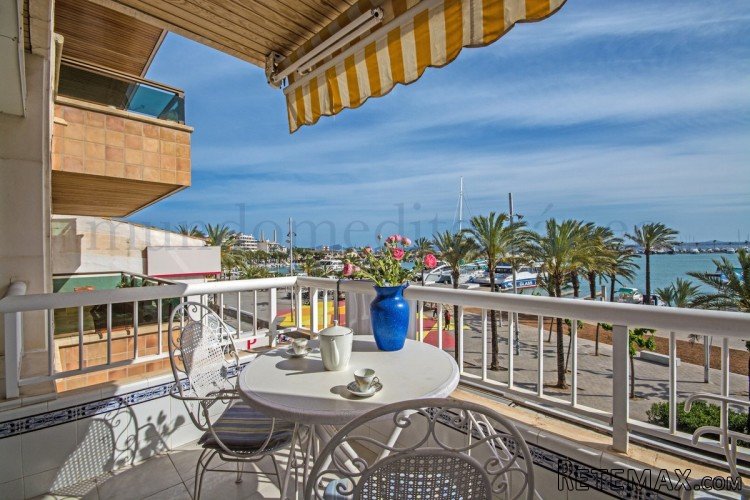 Fantastic seafront property in Puerto de Alcudia. 5-Storey.. - 2