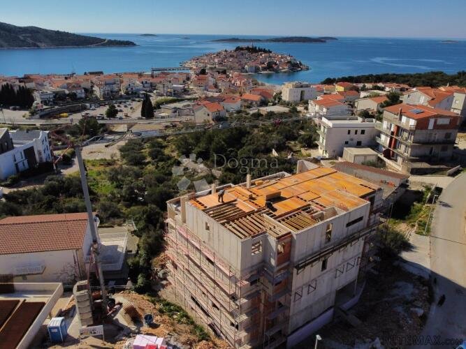PRIMOŠTEN- LUKSUZNI STAN S BAZENOM S1 - 2