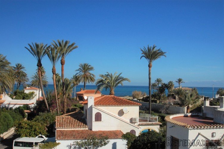 This traditional villa is located in Els Poblets, just 150m.. - 2
