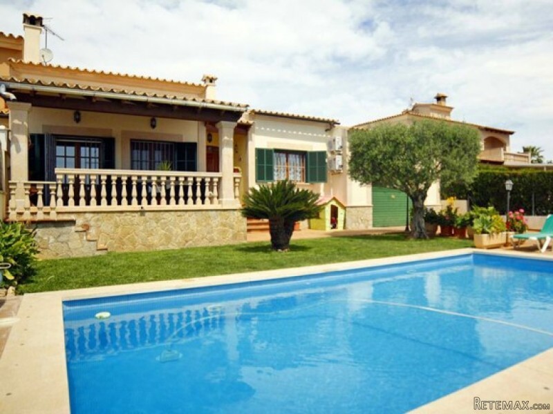 One Story Family House With Pool