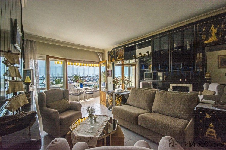 Fantastic seafront property in Puerto de Alcudia. 5-Storey.. - 4