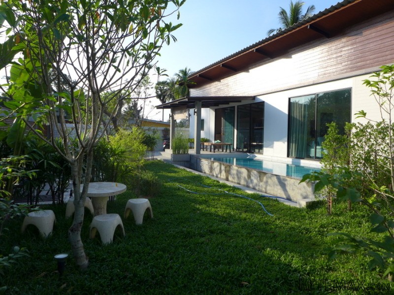 Charming, modern 2 bedroom pool house..