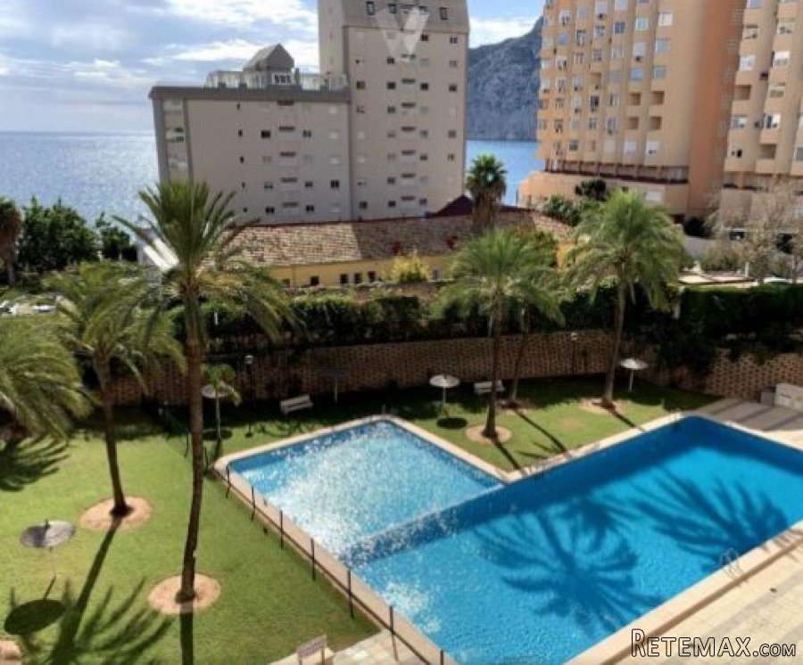 Apartment in Calpe with sea views, in a closed..