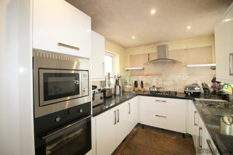 3 bedroom, Semi-detached House house.. - 2