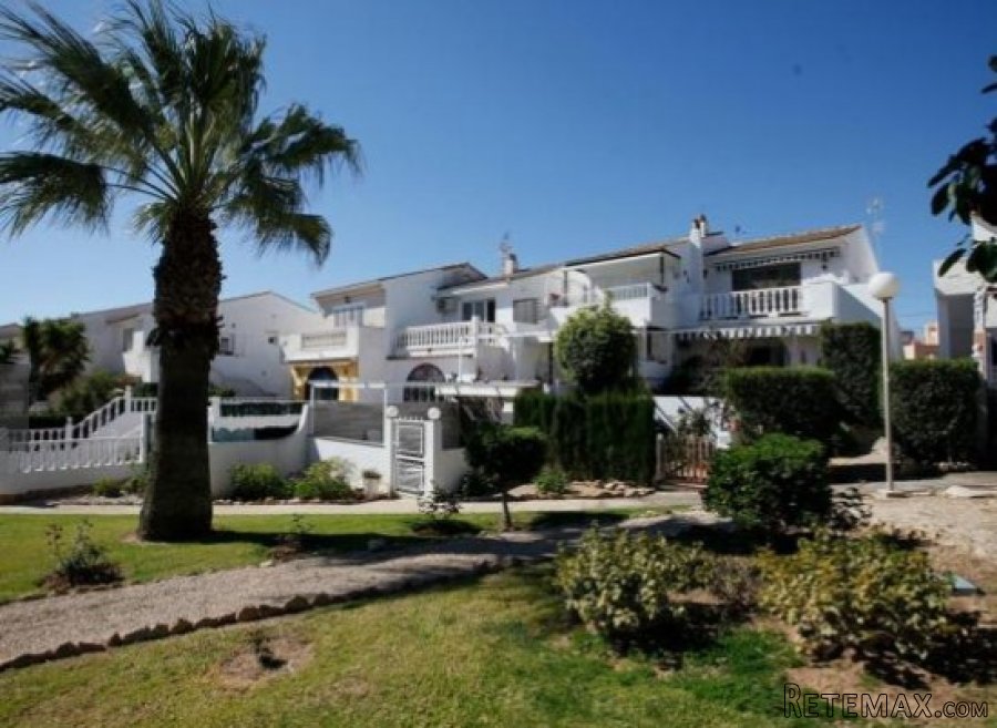 Bungalow in a closed urbanization in Gran Alacante, in a..