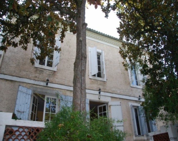 Grand town house, exceptional garden..