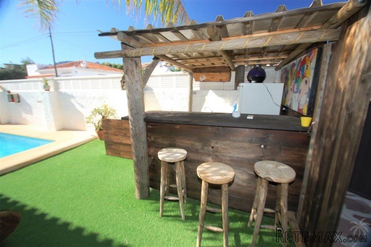 This lovely detached villa is in a privileged, residential.. - 2