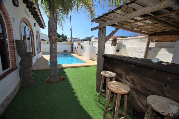 This lovely detached villa is in a privileged, residential.. - 3