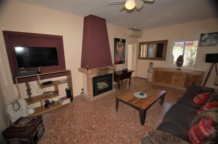 This lovely detached villa is in a privileged, residential.. - 5