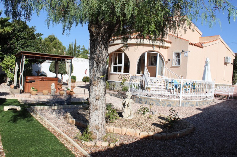 2 Bedrooms - Villa - Alicante - For Sale