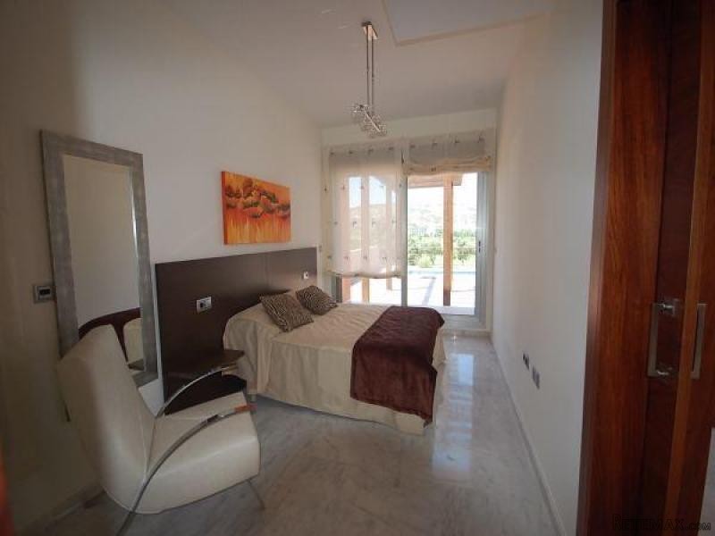 3 bedroom detached house for sale - 2
