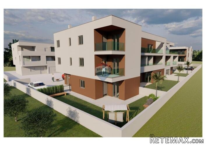 Istra,Pula,stan u prizemlju sa vrtom od 70 m2