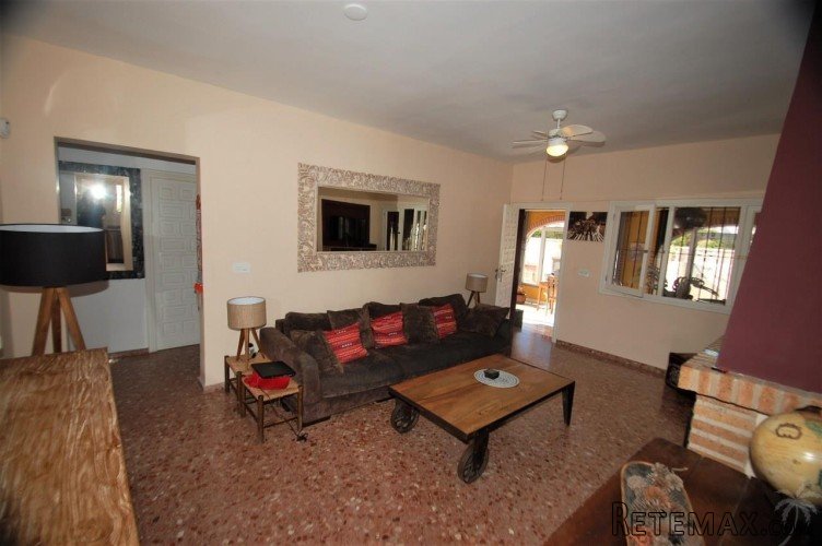 This lovely detached villa is in a privileged, residential.. - 6