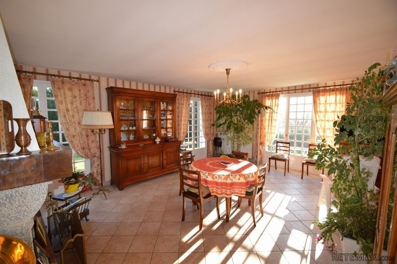 House Set in One Acre Landscaped Gardens - 2