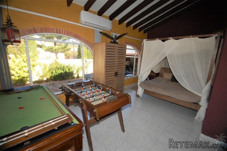 This lovely detached villa is in a privileged, residential.. - 8