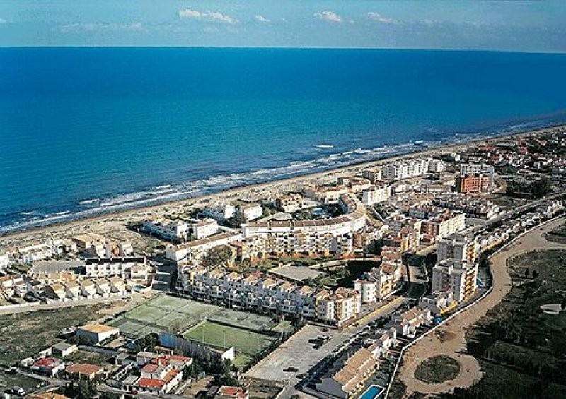 * 2 Bed Beach Penthouse with Sea Views