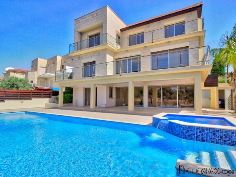 FANTASTIC 5 BEDROOM VILLA