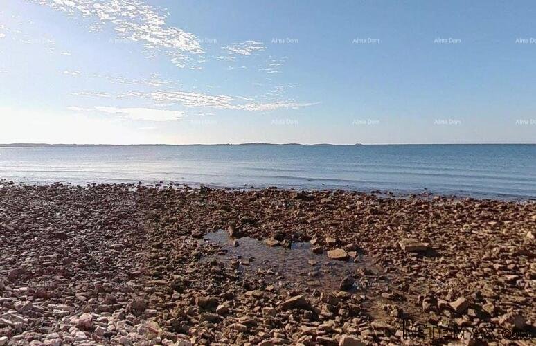 PEROJ – POLJOPRIVREDNO ZEMLJIŠTE 2.715 m² U BLIZINI MORA