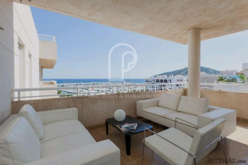 Spacious penthouse with wonderful views..