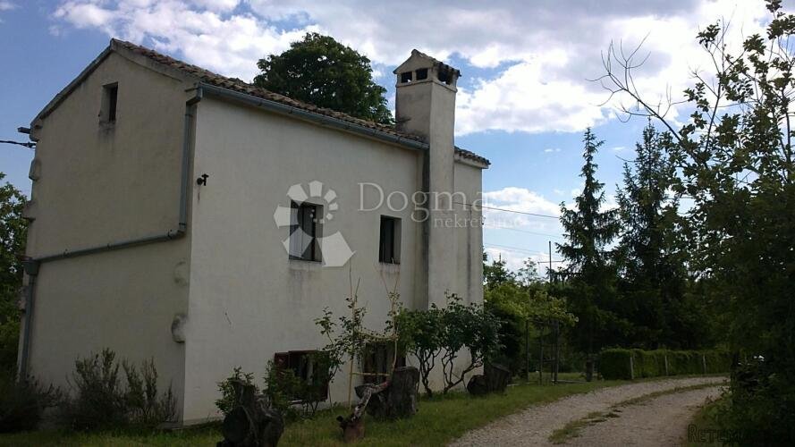 ISTRA,IMPOZANTNO IMANJE SA DVIJE KAMENE KUĆE - 2