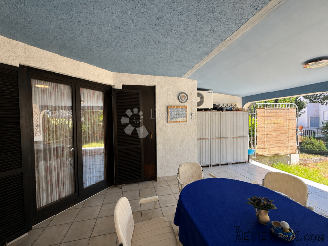 Apartman s dvorištem u Barbarigi
