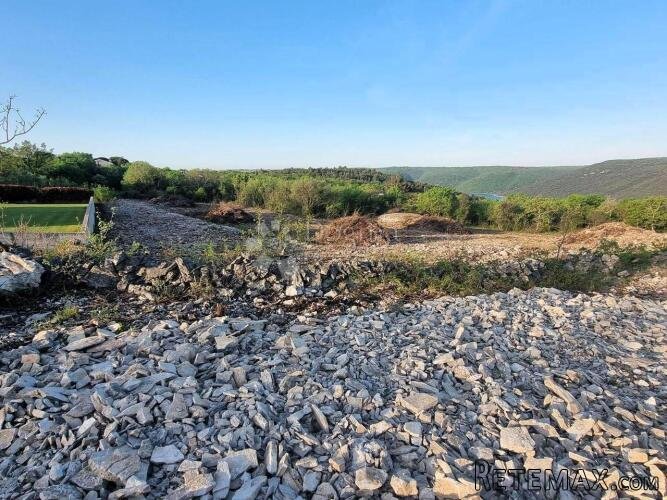 OKOLICA LABINA, GRAĐEVINSKO ZEMLJIŠTE, POGLED MORE!