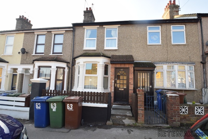 Cromwell Road, Grays RM17 5HG