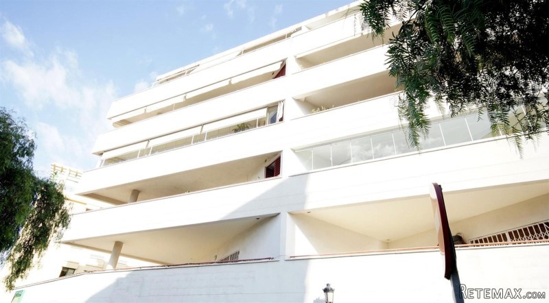 2 Bedroom Middle Floor Apartment in..